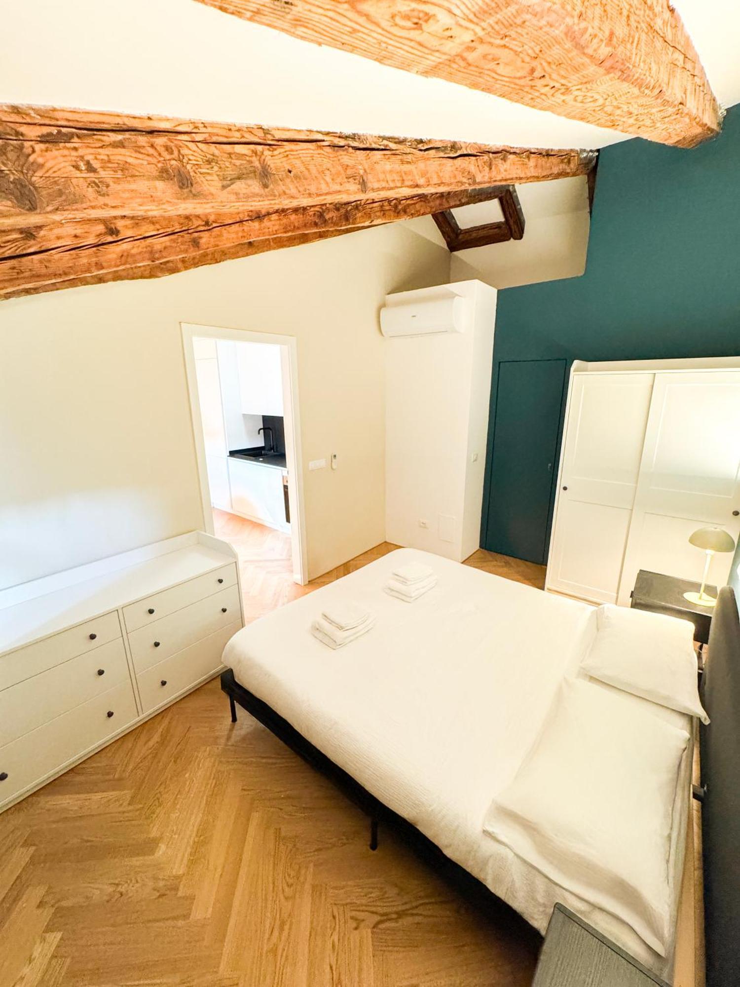 Trieste Boulevard Apartments Bagian luar foto