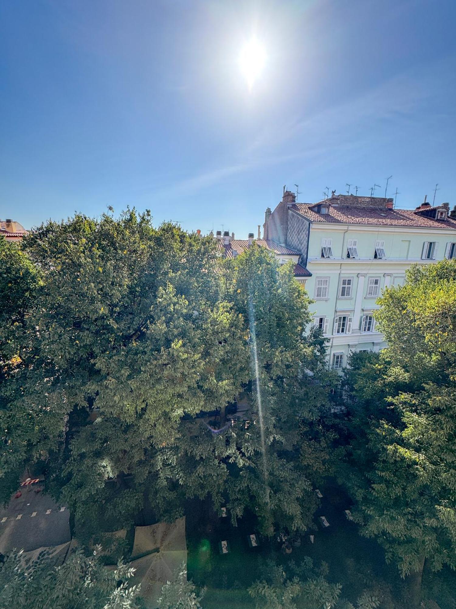 Trieste Boulevard Apartments Bagian luar foto